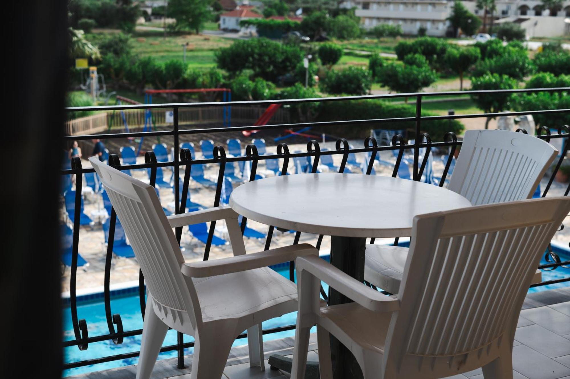 Village Inn Studios & Family Apartments Laganas Exterior photo